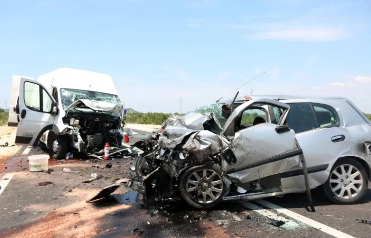TEŠKA PROMETNA NESREĆA NA VODIČKOJ OBILAZNICI: Smrtno stradale dvije osobe, liječnici se bore za život treće