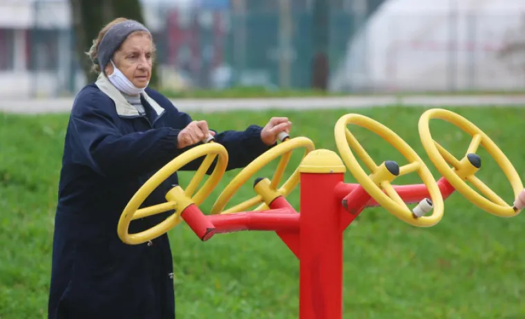 Godine su samo broj: Pogledajte na koji način ova starija gospođa iz Karlovca započinje svoj dan