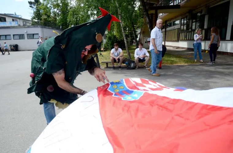 NOVI PROSVJED U SAVSKOJ: Niknuo još jedan šator, ovaj put ustali branitelji kulture