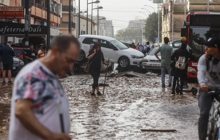 Ovako izgleda istok Španjolske. Preko 70 mrtvih, automobili teku ulicama. Poslana dramatična poruka