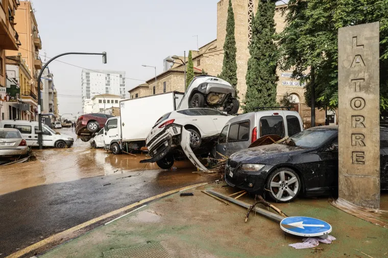 Ovako izgleda istok Španjolske. Preko 70 mrtvih, automobili teku ulicama. Poslana dramatična poruka