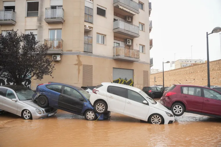 Ovako izgleda istok Španjolske. Preko 70 mrtvih, automobili teku ulicama. Poslana dramatična poruka