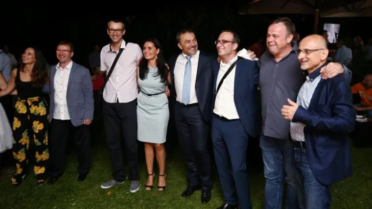 Tamburaši u izbornom stožeru Mosta