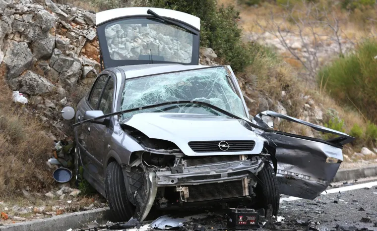 Teška prometna nesreća kod Šparadića: Snimke s mjesta događaja izazivaju jezu, jedan automobil se zapalio