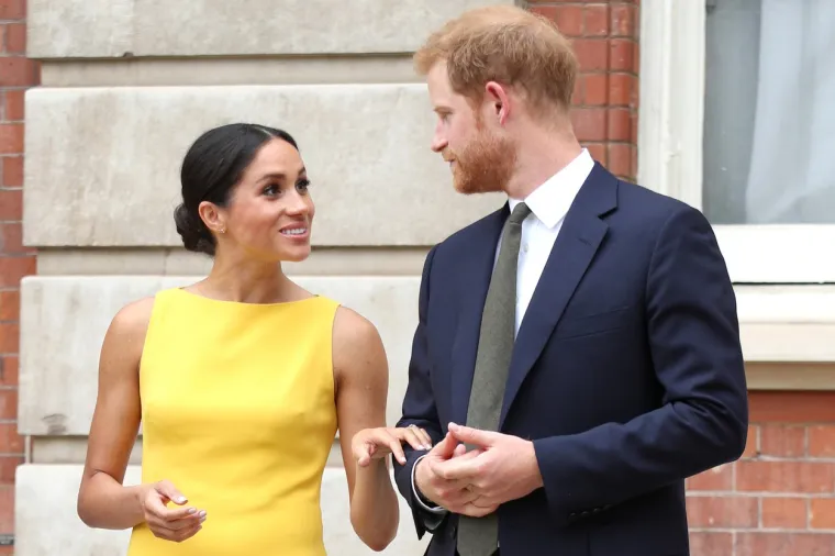 No, osim od Williama i njegove supruge Kate Middleton, Harry i Meghan počeli su se udaljavati i od ostatka kraljevske obitelji. 