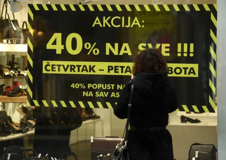 Unatoč pandemiji započela velika sniženja u trgovinama za 'Crni petak'