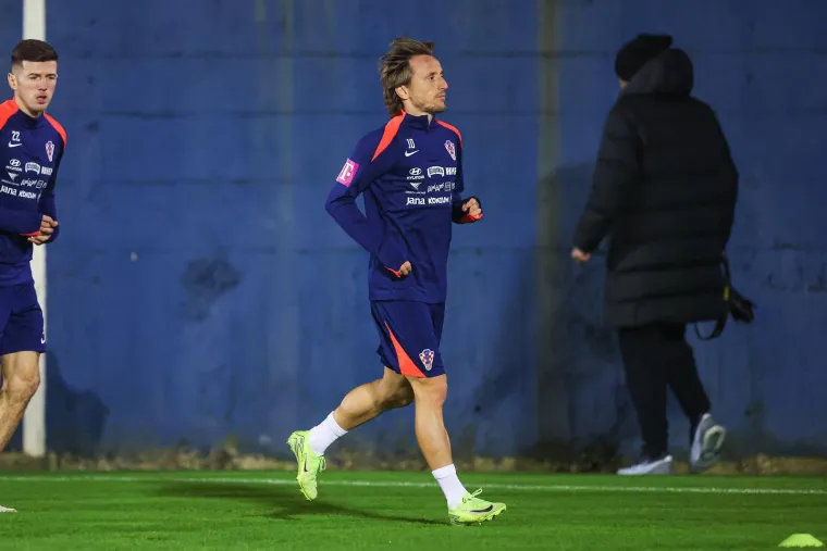 Vatreni trenirali na hladnom Maksimiru: Pogledajte kako je Modrić oštro povukao sve za sobom