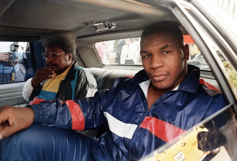 Tyson je u primeu bio zastrašujuć boksač. Svi su ga se bojali. Pogledajte samo taj pogled. 