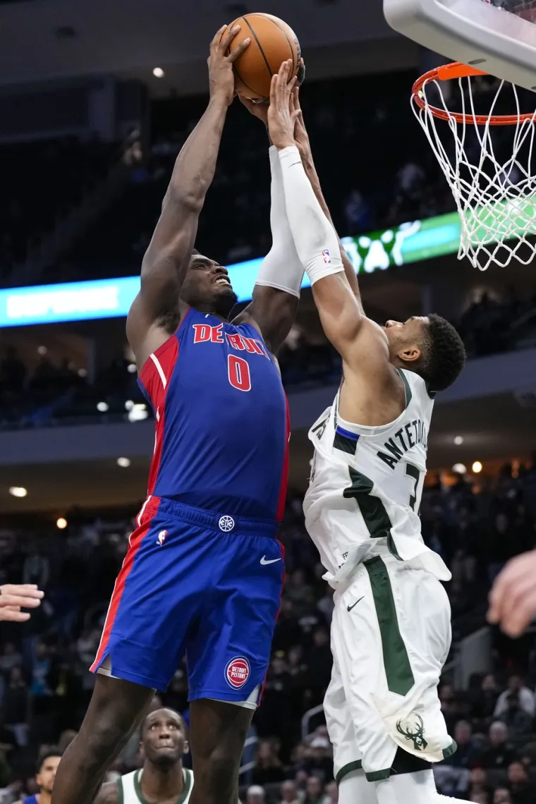 Ovako je Giannis u neobičnim tenisicama oduševio košarkaški svijet