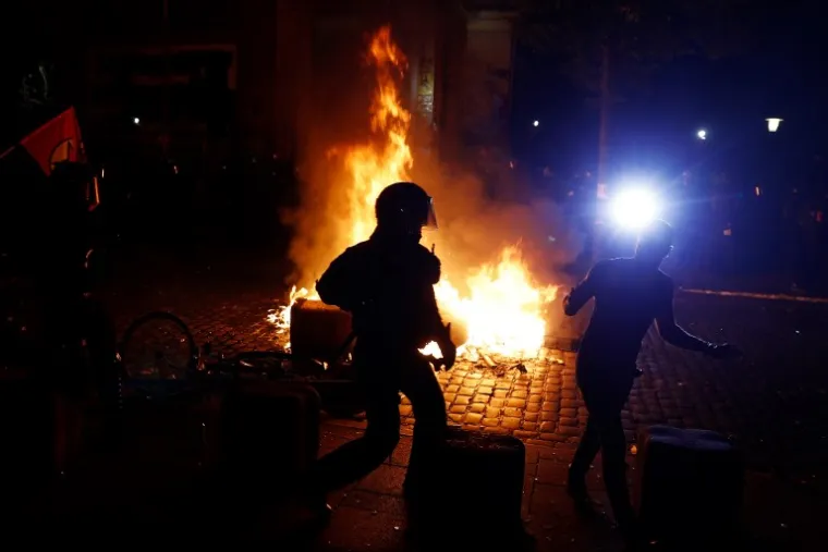 PROSVJED UOČI SUMMITA G20: U sukobu s antikapitalističkim prosvjednicima i anarhistima ozlijeđeno 76 policajaca