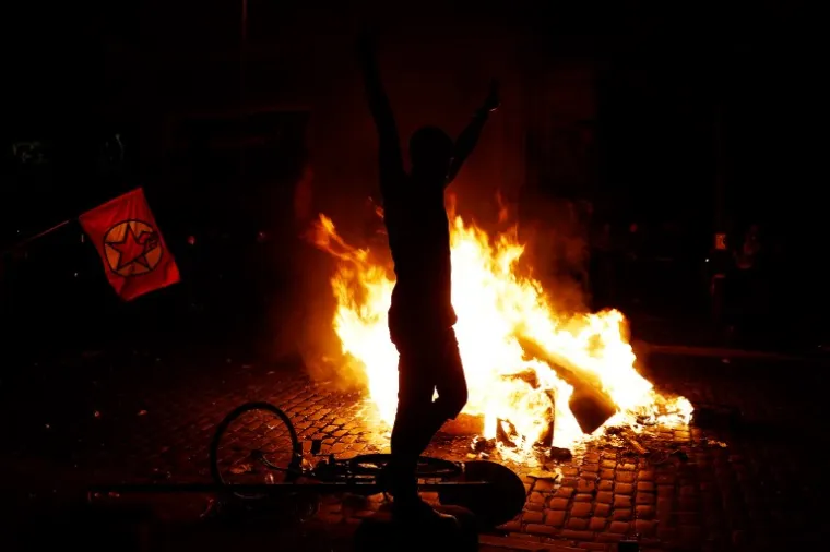 PROSVJED UOČI SUMMITA G20: U sukobu s antikapitalističkim prosvjednicima i anarhistima ozlijeđeno 76 policajaca
