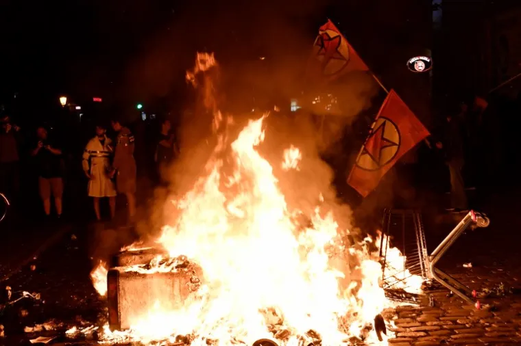 PROSVJED UOČI SUMMITA G20: U sukobu s antikapitalističkim prosvjednicima i anarhistima ozlijeđeno 76 policajaca