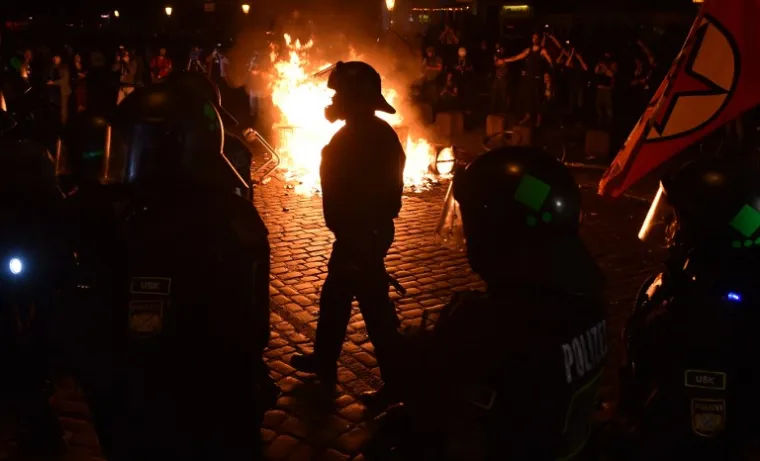 PROSVJED UOČI SUMMITA G20: U sukobu s antikapitalističkim prosvjednicima i anarhistima ozlijeđeno 76 policajaca