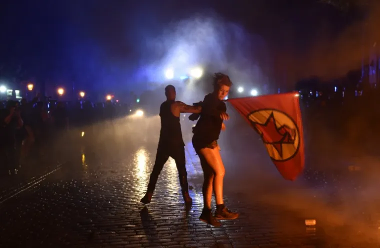 PROSVJED UOČI SUMMITA G20: U sukobu s antikapitalističkim prosvjednicima i anarhistima ozlijeđeno 76 policajaca