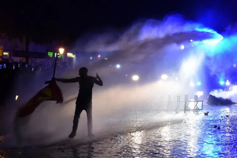PROSVJED UOČI SUMMITA G20: U sukobu s antikapitalističkim prosvjednicima i anarhistima ozlijeđeno 76 policajaca