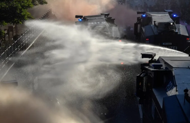 PROSVJED UOČI SUMMITA G20: U sukobu s antikapitalističkim prosvjednicima i anarhistima ozlijeđeno 76 policajaca