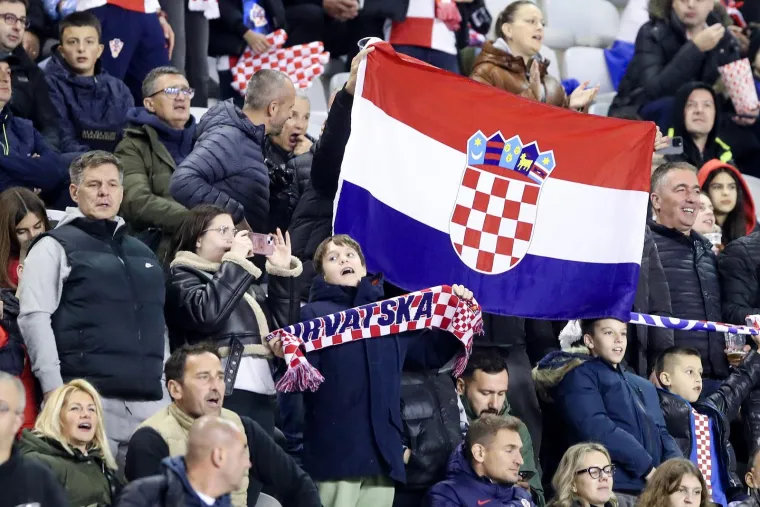 Na tribini snimljen Štimac, a pazite pored koga sjedi Gennaro Gattuso