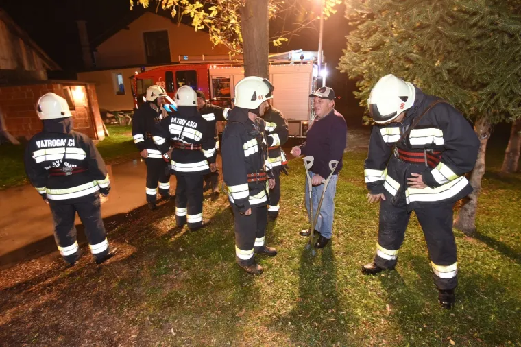 U Općini Cestica, koja se nalazi uz samu granicu s Republikom Slovenijom, došlo je do izlijevanja rijeke Drave a poplava prijeti mjestima Lovrečan Otok i Brezje u toj općini.
