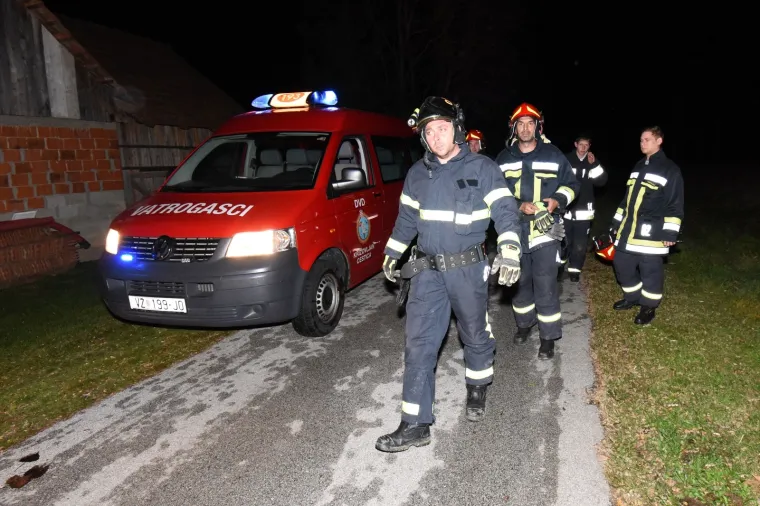 U Općini Cestica, koja se nalazi uz samu granicu s Republikom Slovenijom, došlo je do izlijevanja rijeke Drave a poplava prijeti mjestima Lovrečan Otok i Brezje u toj općini.