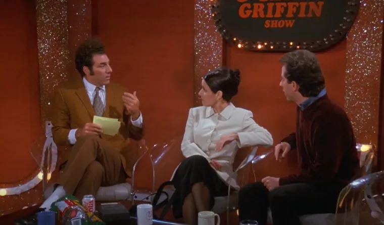 Kramer pronalazi set nekadašnje emisije &quot;The Merv Griffin Show&quot; u smeću i pretvara svoj stan u improvizirani studio. U početku sve ide glatko, no problemi nastaju kada Newman postane jedini &quot;gost&quot;.