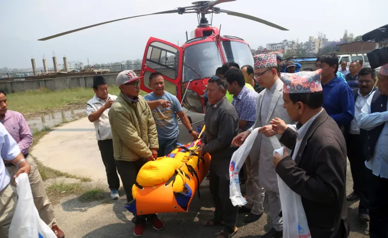 &apos;Aplinist je doživio nesreću na zidu Nuptse i umro. Čini se da se poskliznuo&apos;, rekao je svojedono za AFP Šerpa Ang Tsering, čelnik Nepalskog planinarskog saveza, o smrti Uelia Stecka.