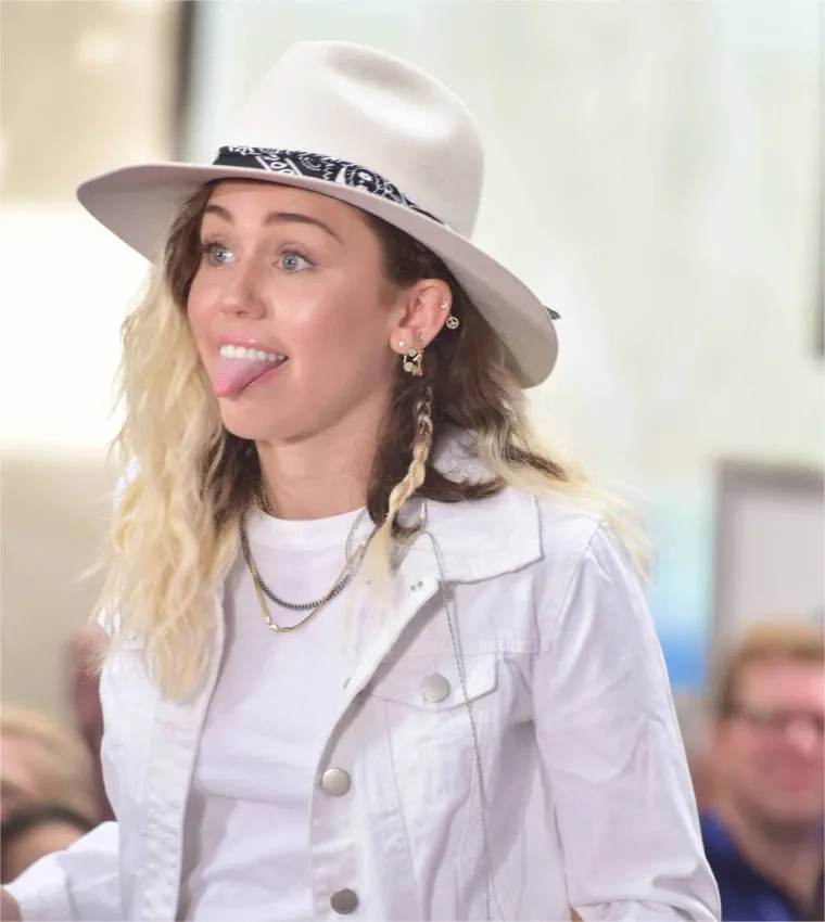 Od povučene djevojčice do otkačene zvijezde: Ovo su najbizarnija izdanja Miley Cyrus