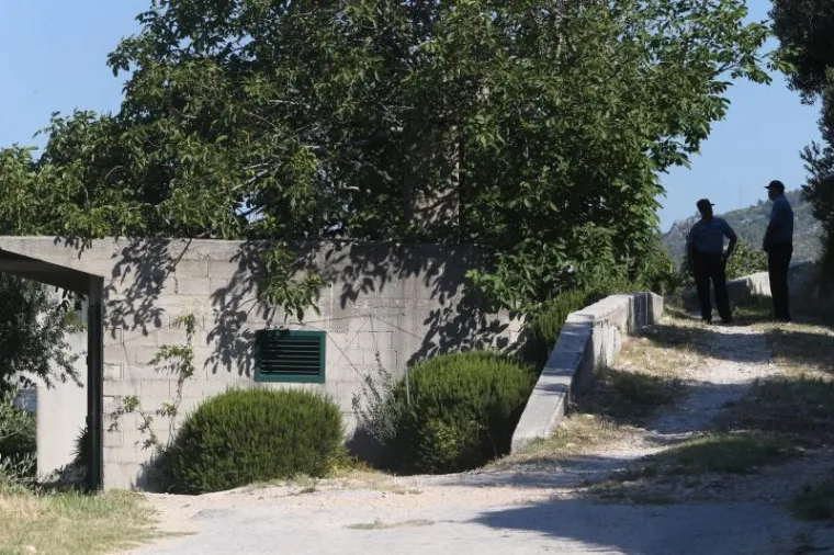 OTVORENA ISTRAGA: U septičkoj jami kuće Makaranina koji je u subotu izvršio samoubojstvo pronađeno tijelo muškarca
