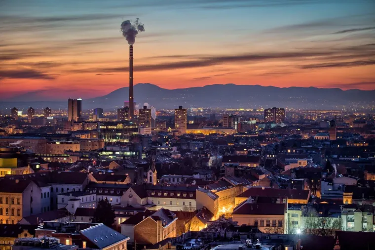 07.01.2017., Zagreb -  Pogled na grad sa vidikovca Zagreb eye na Trgu bana Jelačića.