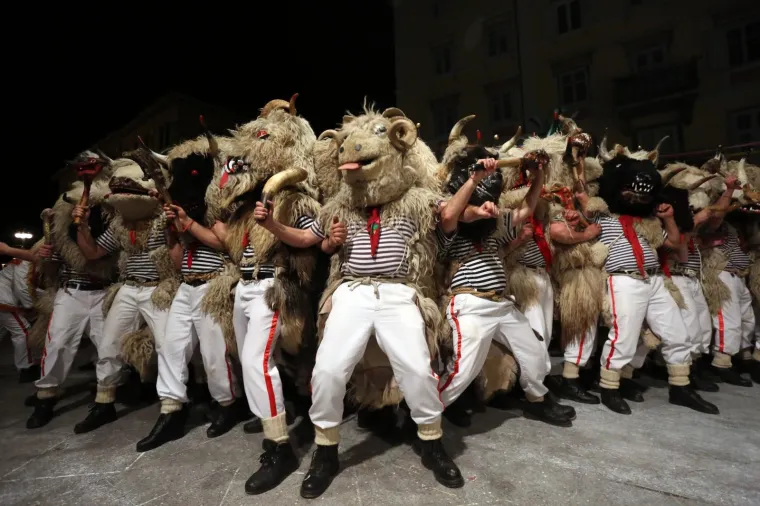 26.02.2017., Rijeka - Nastupom 110. grupe Halubajski zvončari završio je 34. međunarodni Riječki karneval.