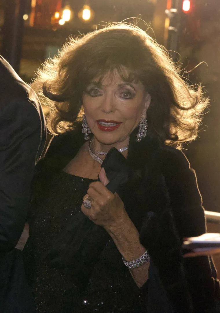Možete li vjerovati da ova žena ima 91 godinu? Za Joan Collins kao da je vrijeme stalo