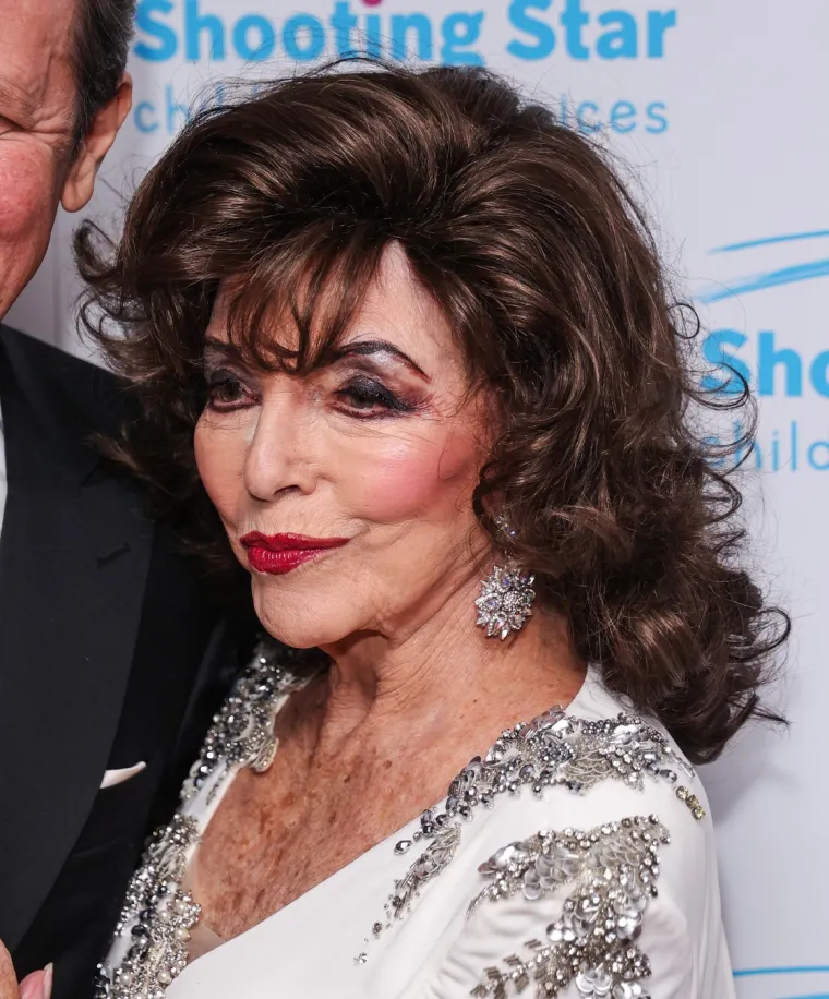 Možete li vjerovati da ova žena ima 91 godinu? Za Joan Collins kao da je vrijeme stalo
