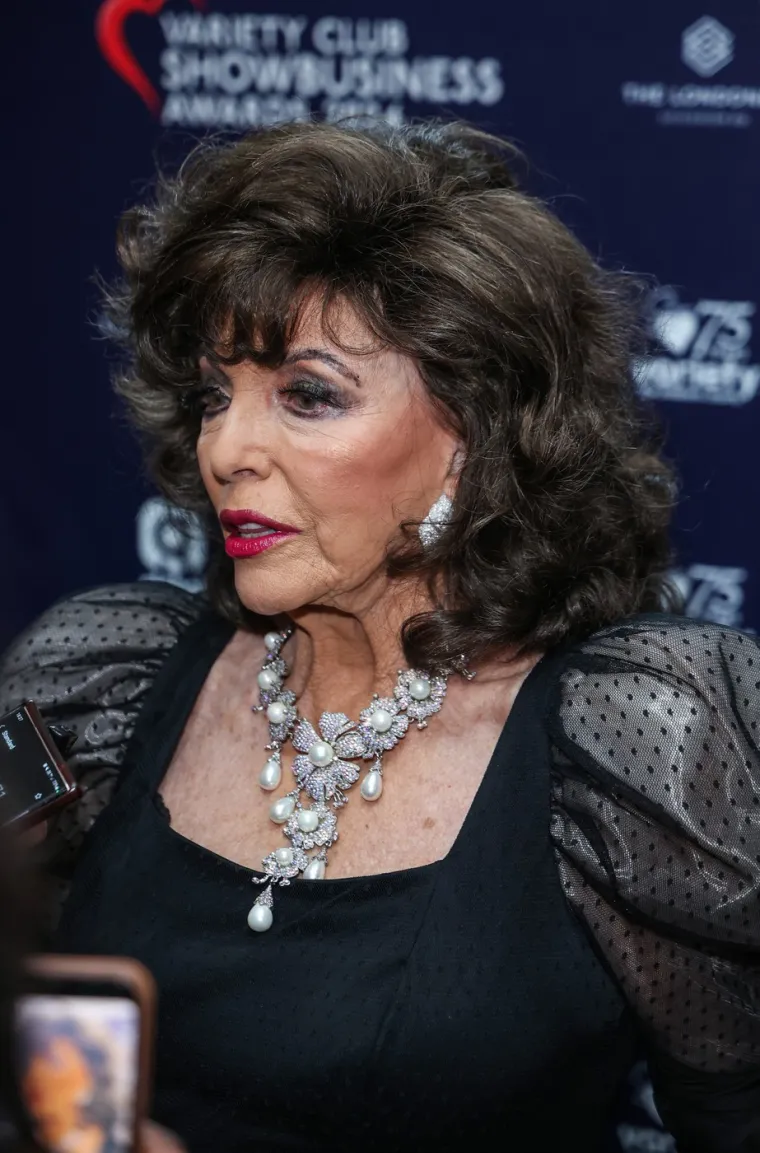 Možete li vjerovati da ova žena ima 91 godinu? Za Joan Collins kao da je vrijeme stalo
