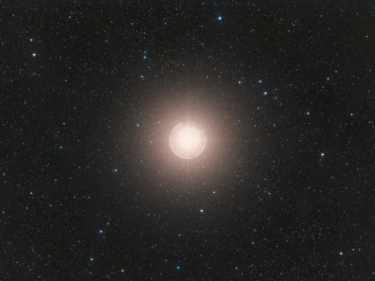 9. Betelgez: Otprilike u isto vrijeme kada ledeno doba zavlada planetom, crvena supergigantska zvijezda Betelgez eksplodirat će. Betelgez je dio konstelacije Orion, i 10. je najsvjetlija zvijezda na noćnom nebu.