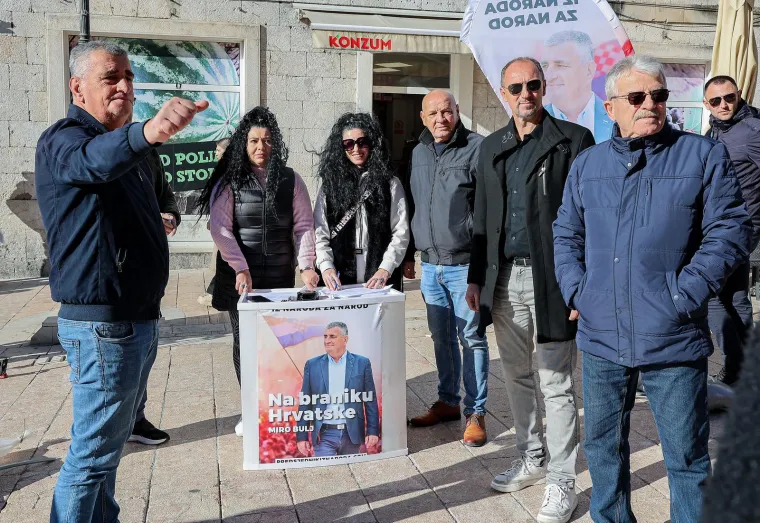 Umjesto štandova s fritulama - kandidati: Nino od jutra 'radi' za Mariju, Bulj dijeli upaljače