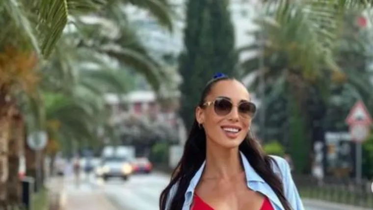 Jelena Katarina Kapa započela je svoju karijeru u modnoj industriji, kada je, poput mnogih drugih mladih djevojaka, tražila priliku na modnim pistama i u editorijalima. 