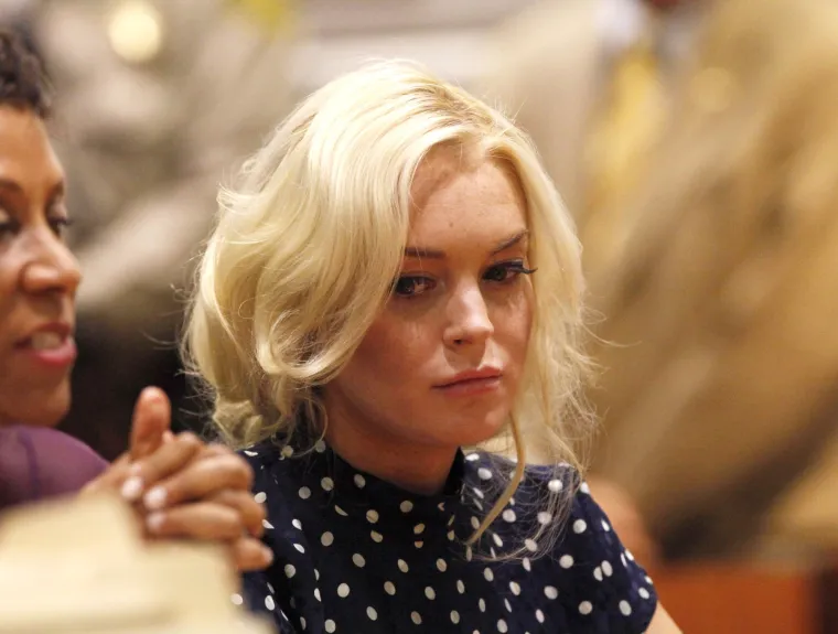 Svi pričaju o transformaciji Lindsay Lohan, njezin tata: 'Nikad nije išla na plastične operacije!'