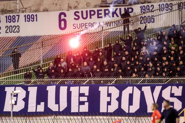 Bacali su Boysi i baklje.