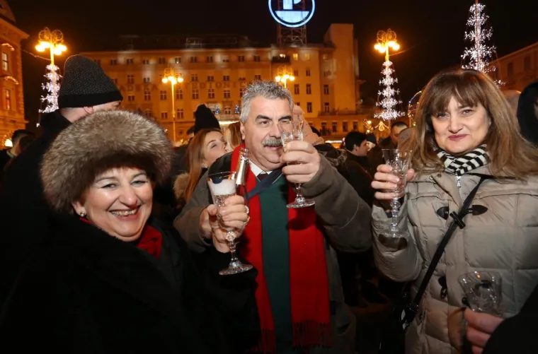VELIKI VATROMET I KONCERT NA GLAVNOM ZAGREBAČKOM TRGU: Evo kako se dočekala 2018. godina u srcu hrvatske metropole