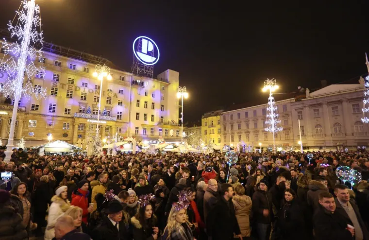VELIKI VATROMET I KONCERT NA GLAVNOM ZAGREBAČKOM TRGU: Evo kako se dočekala 2018. godina u srcu hrvatske metropole