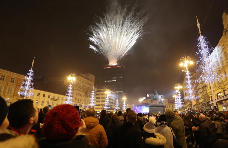 VELIKI VATROMET I KONCERT NA GLAVNOM ZAGREBAČKOM TRGU: Evo kako se dočekala 2018. godina u srcu hrvatske metropole