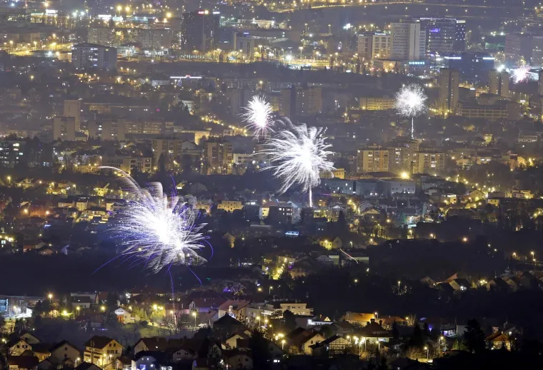 VELIKI VATROMET I KONCERT NA GLAVNOM ZAGREBAČKOM TRGU: Evo kako se dočekala 2018. godina u srcu hrvatske metropole