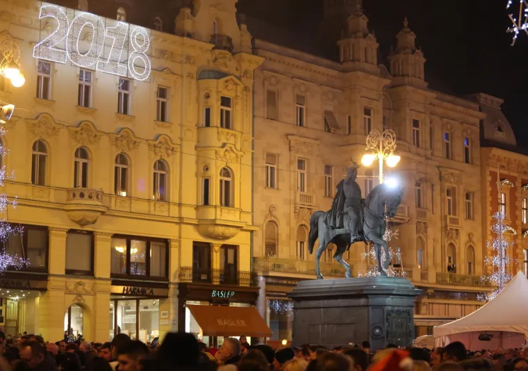 VELIKI VATROMET I KONCERT NA GLAVNOM ZAGREBAČKOM TRGU: Evo kako se dočekala 2018. godina u srcu hrvatske metropole
