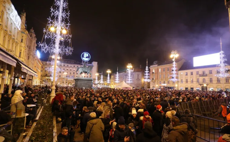 VELIKI VATROMET I KONCERT NA GLAVNOM ZAGREBAČKOM TRGU: Evo kako se dočekala 2018. godina u srcu hrvatske metropole