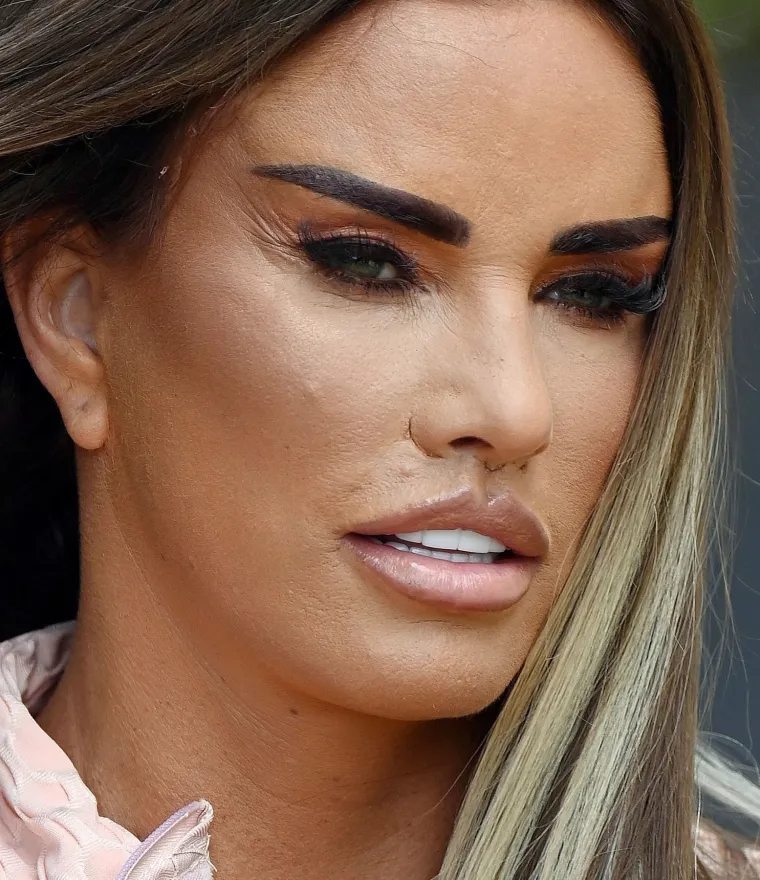 Ona je kraljica plastičnih operacija: Fileri, grudi... Ma tko zna više što je na njoj pravo, Upoznajte Katie Price