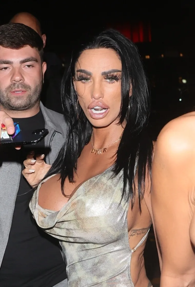 Ona je kraljica plastičnih operacija: Fileri, grudi... Ma tko zna više što je na njoj pravo, Upoznajte Katie Price
