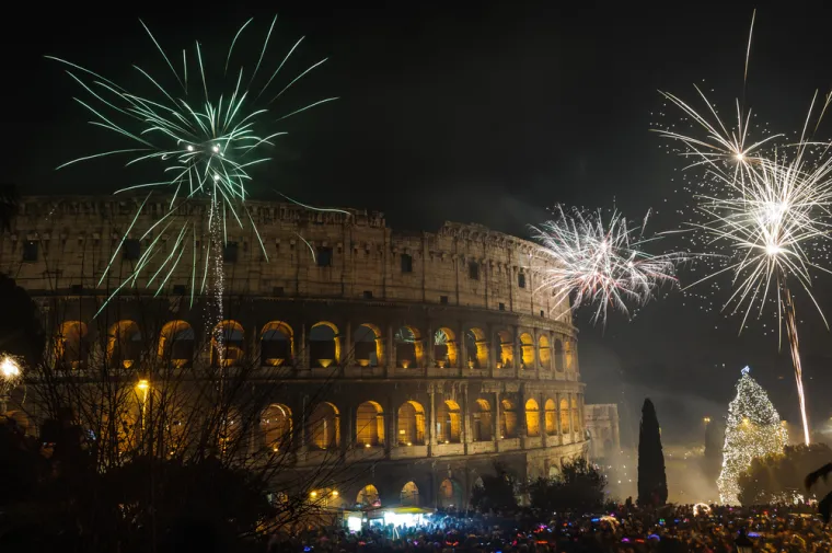 3. Rim, Italija: Rim je prepun povijesti, a doček Nove godine u ovom gradu pruža nezaboravan doživljaj. Proslava se često održava na Trgu Piazza del Popolo, gdje se organiziraju besplatni koncerti i vatrometi. 