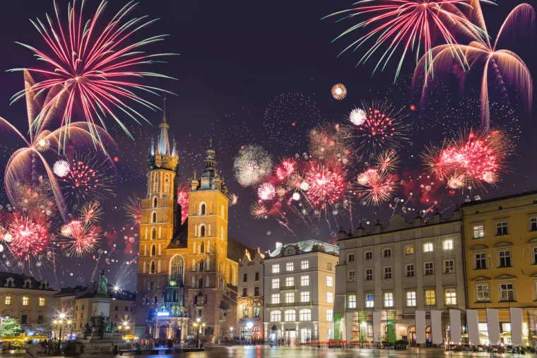 9. Krakow, Poljska: Krakow je prepun povijesti i kulture, a doček Nove godine u ovom poljskom gradu ima posebnu čaroliju. Stari grad, s njegovim srednjovjekovnim zgradama i trgovima, postaje epicentar proslava, a gradske crkve i koncertne dvorane nude posebne novogodišnje nastupe. 