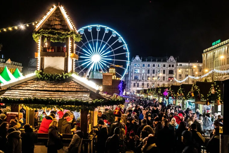 Posjetitelji mogu uživati u glazbi, vatrometima i tradicionalnim poljskim jelima u ugodnoj atmosferi. Krakow je idealno mjesto za one koji traže kulturni doživljaj i opuštanje uz zabavu u intimnijem okruženju.