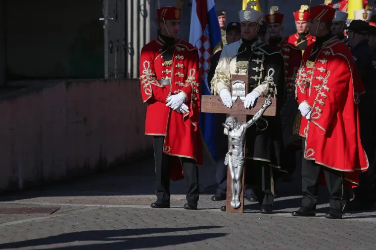 Na vojnom hodočašću u Mariji Bistrici tisuće vojnika, policajaca i branitelja, među njima i Kolinda Grabar Kitarović
