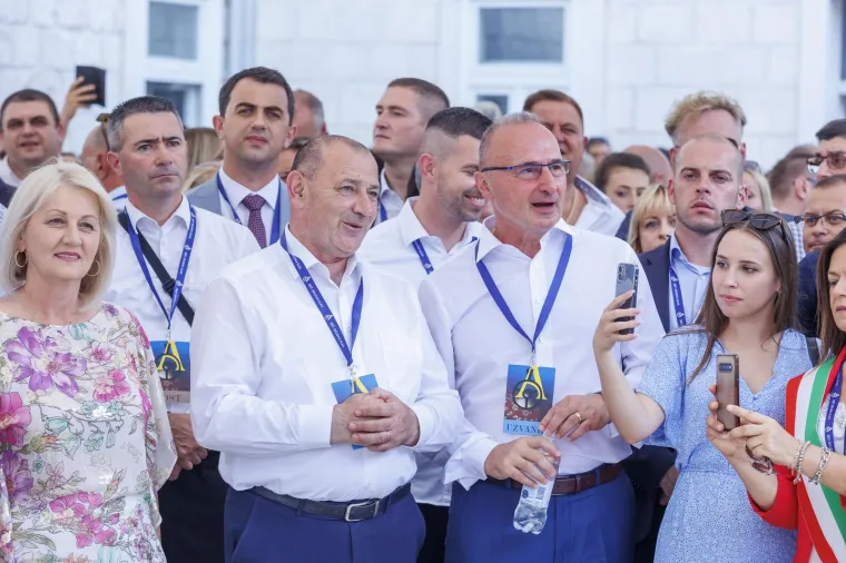 Premijer, predsjednik i po prvi put jedan strani predsjednik: Evo tko je sve danas sudjelovao na Vojvodinom prijemu u Alkarskim dvorima